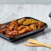Bandeja plástica con carne encima