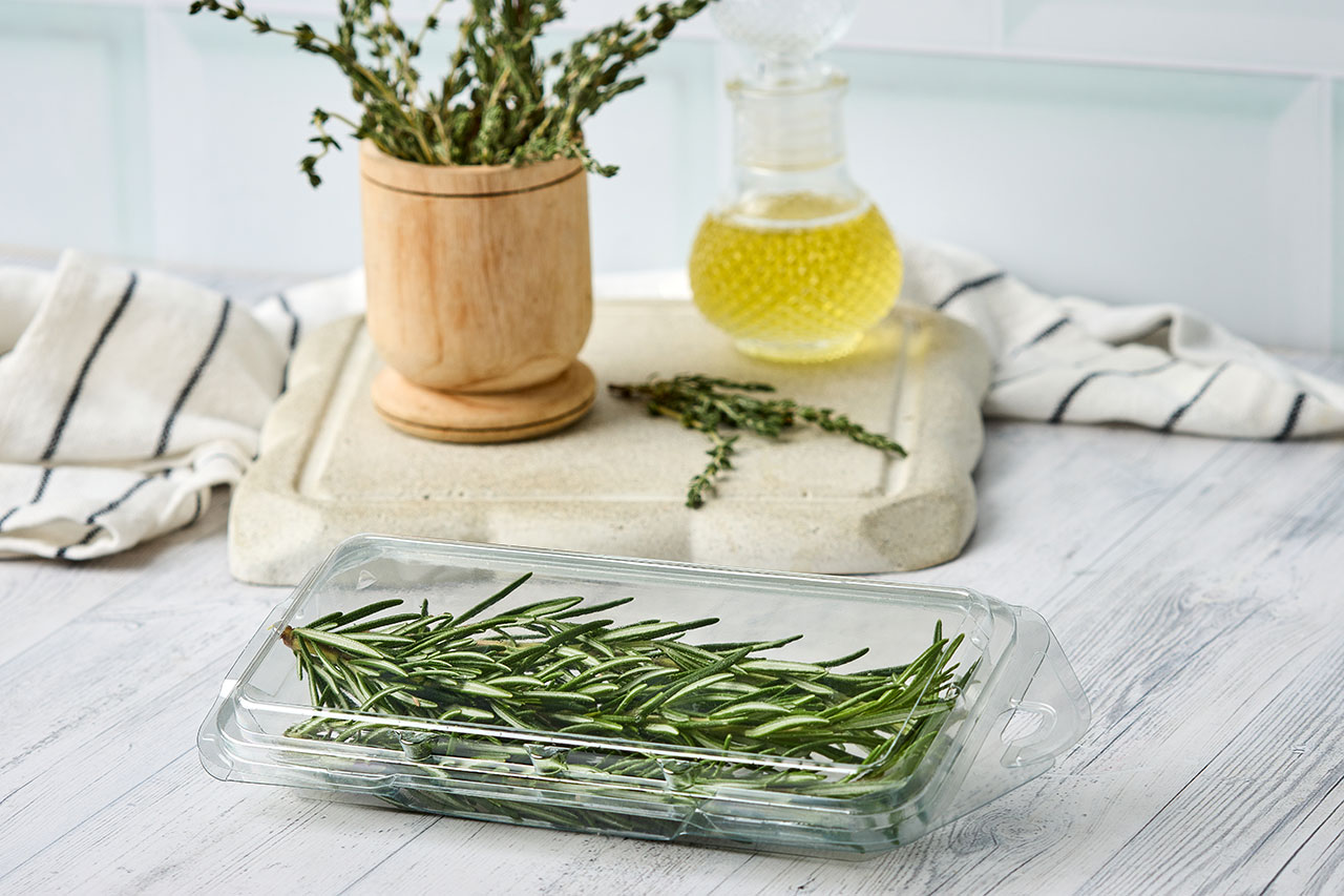 Empaque para frutas y hortalizas con sistema de ventilación que conserva y protege los productos por más tiempo en el punto de venta.