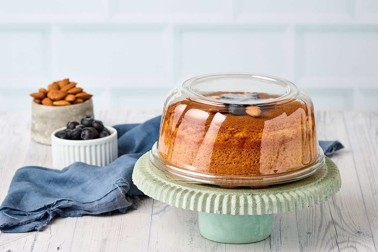 Domos plásticos con ponqué dentro