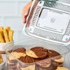 Recipiente plástico sostenible con galletas dentro