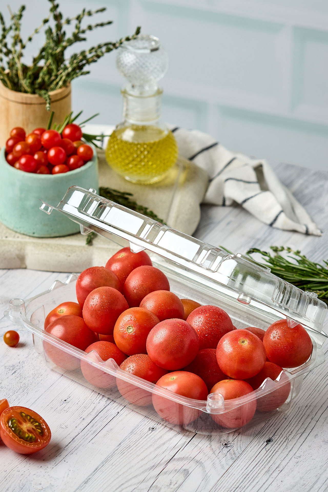 Empaque para frutas y hortalizas con sistema de ventilación, ideal para conservar, proteger y exhibir los alimentos frescos por más tiempo.