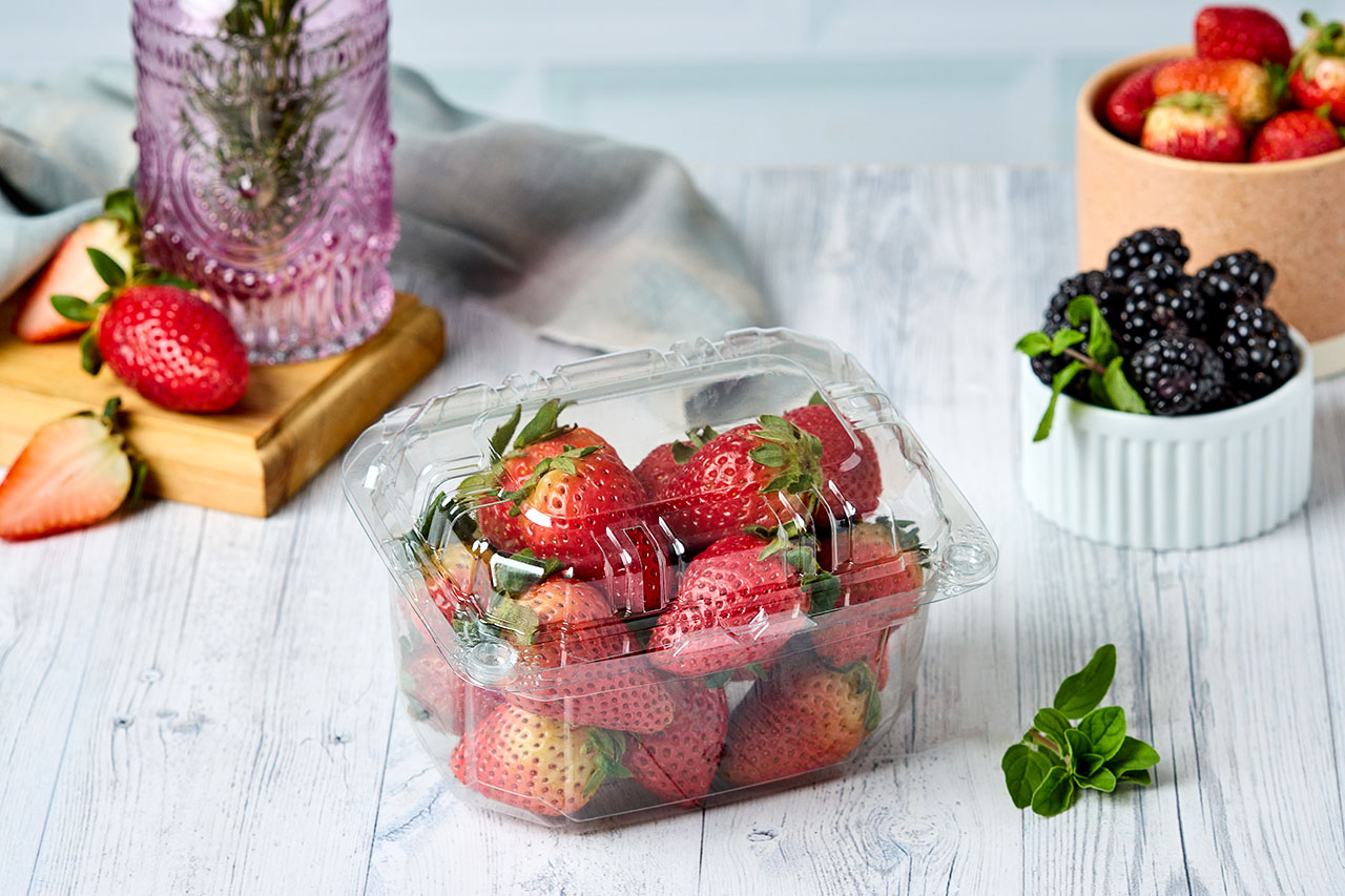 Empaque para frutas y hortalizas con sistema de ventilación, ideal para conservar, proteger y exhibir los alimentos frescos por más tiempo.