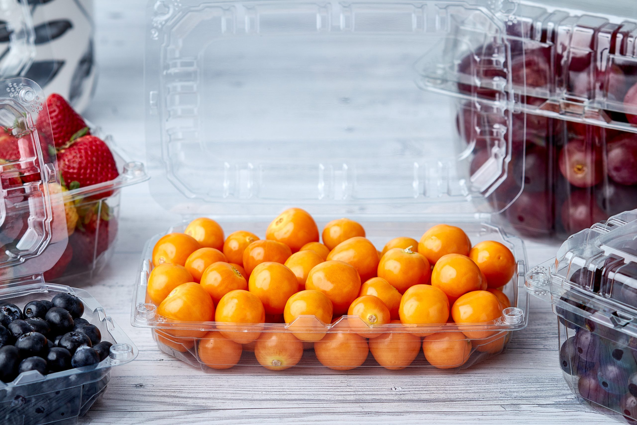 Empaque para frutas y hortalizas con sistema de ventilación, ideal para conservar, proteger y exhibir los alimentos frescos por más tiempo.