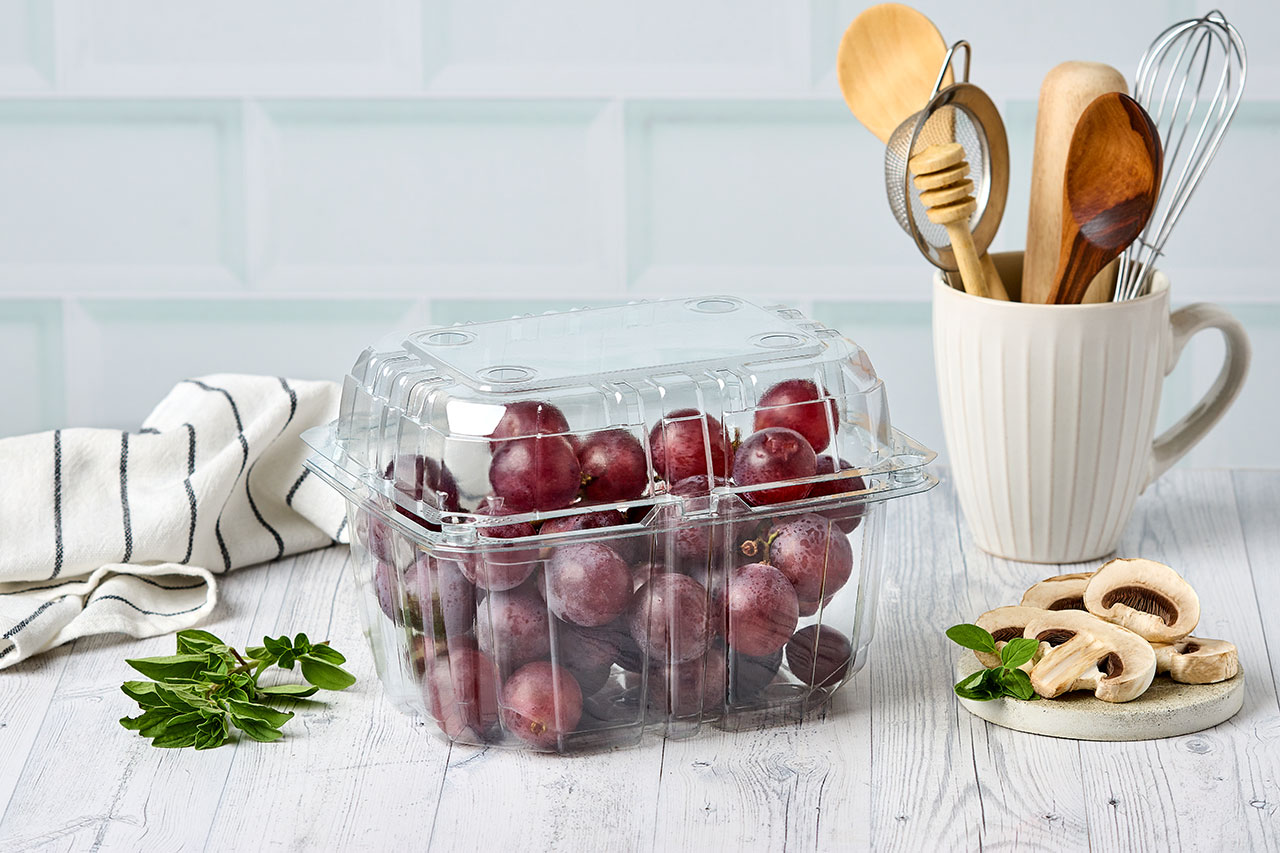 Empaque para frutas y hortalizas con sistema de ventilación, ideal para conservar, proteger y exhibir los alimentos frescos por más tiempo.