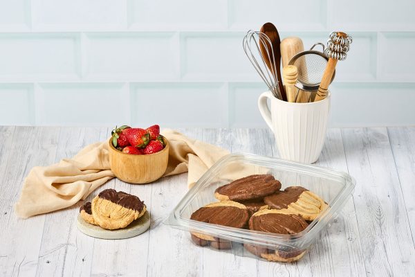 Recipiente plástico con galletas dentro